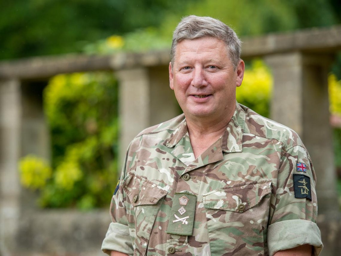 Den pensjonerte toppgeneralen Sir Chris Deverell sier vi må bekjempe Russland før eller senere. Foto: Ministry of Defence/ gov.uk Den pensjonerte toppgeneralen Sir Chris Deverell sier vi må bekjempe Russland før eller senere. Foto: Ministry of Defence/ gov.uk