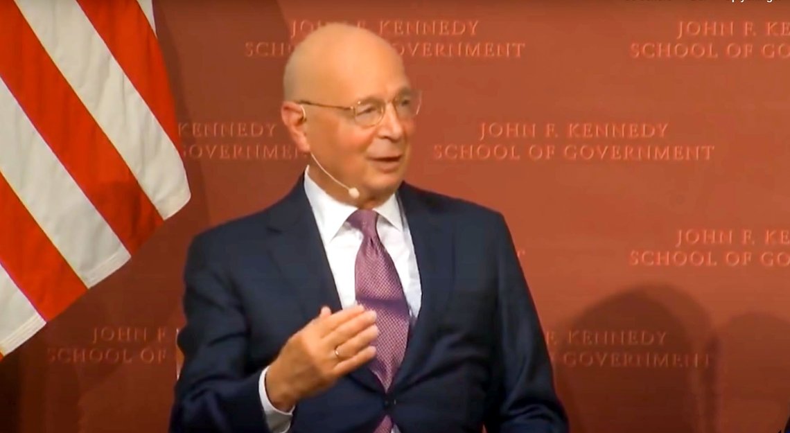 Ikke bare har Putin flere ganger vært hovedtaler for organisasjonen Klaus Martin Schwab leder, men han er også utdannet ved WEFs Young Global Leaders-program. Skjermdump "How the World Economic Forum Controls the World Ikke bare har Putin flere ganger vært hovedtaler for organisasjonen Klaus Martin Schwab leder, men han er også utdannet ved WEFs Young Global Leaders-program. Skjermdump "How the World Economic Forum Controls the World