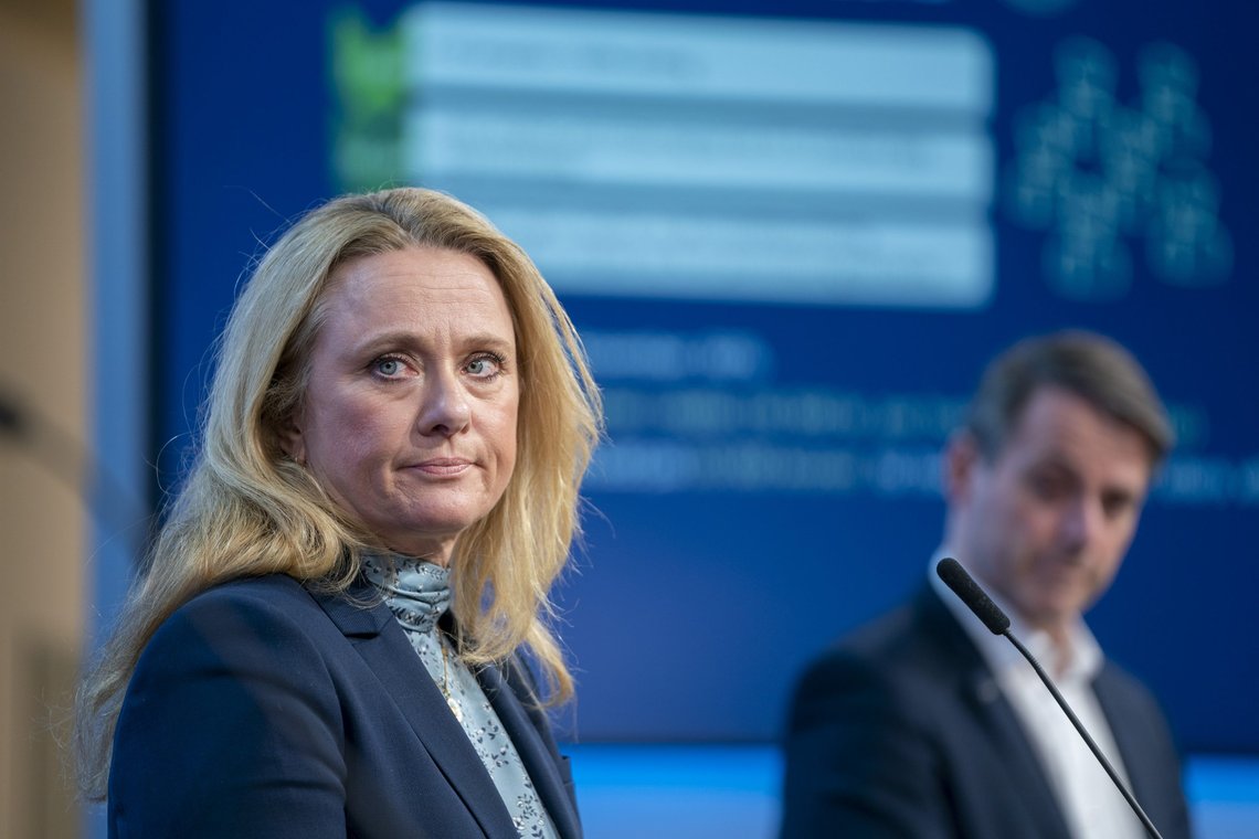 Oslo 20211217.
Anniken Haugli fra NHO og administrerende direktør i Virke Ivar Horneland Kristensen under en pressekonferanse fredag kveld i forbindelse med lønnsstøtten.
Foto: Terje Pedersen / NTB Oslo 20211217.
Anniken Haugli fra NHO og administrerende direktør i Virke Ivar Horneland Kristensen under en pressekonferanse fredag kveld i forbindelse med lønnsstøtten.
Foto: Terje Pedersen / NTB