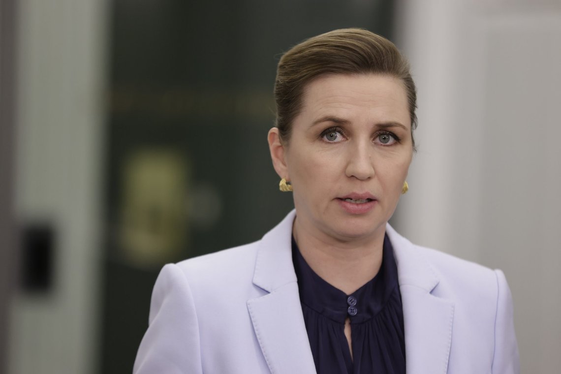 Danmarks statsminister Mette Frederiksen møtte pressen med partilederne for Venstre, Socialistisk Folkeparti, De Radikale og De Konservative, da de presenterte et nytt sikkerhetspolitisk forlik. Foto: Nikolai Linares / Ritzau Scanpix via AP / NTB Danmarks statsminister Mette Frederiksen møtte pressen med partilederne for Venstre, Socialistisk Folkeparti, De Radikale og De Konservative, da de presenterte et nytt sikkerhetspolitisk forlik. Foto: Nikolai Linares / Ritzau Scanpix via AP / NTB
