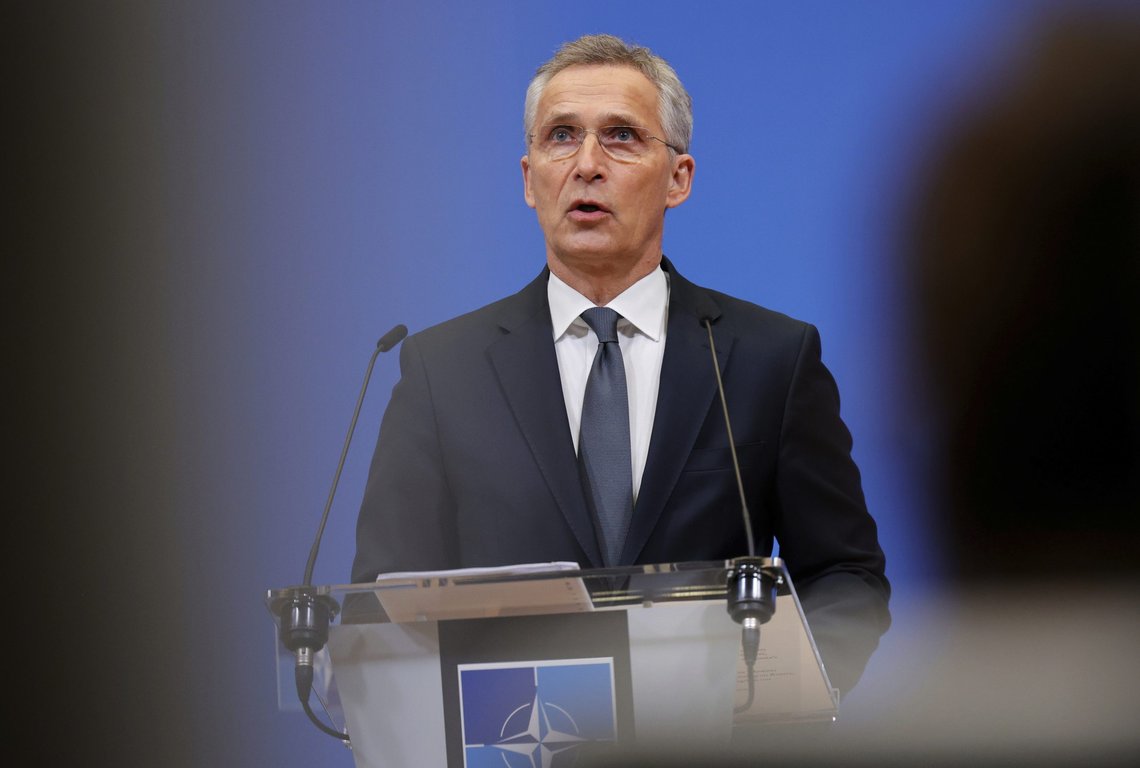 Natos generalsekretær Jens Stoltenberg ba nok en gang Russland om umiddelbart stanse krigen i Ukraina. Nå forbereder Nato opptrapping i østlige områder. Foto: Olivier Matthys / AP / NTB Natos generalsekretær Jens Stoltenberg ba nok en gang Russland om umiddelbart stanse krigen i Ukraina. Nå forbereder Nato opptrapping i østlige områder. Foto: Olivier Matthys / AP / NTB