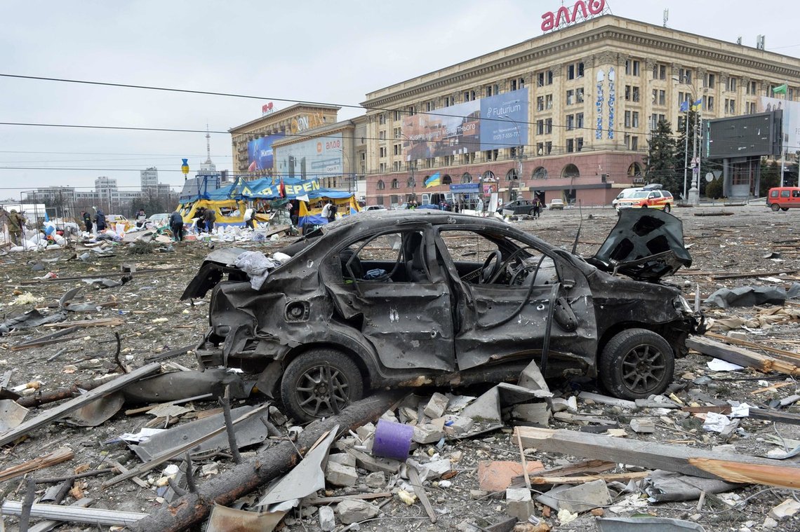 Krigens virkelighet. Bilde fra sentrum av Kharkiv, Ukraina. Foto: Sergey BOBOK / AFP / NTB Krigens virkelighet. Bilde fra sentrum av Kharkiv, Ukraina. Foto: Sergey BOBOK / AFP / NTB