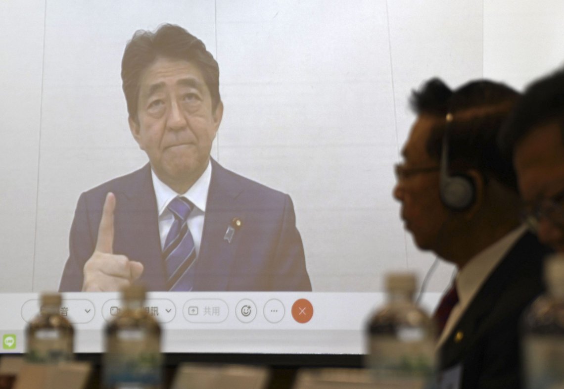 Japans tidligere statsminister Shinzo Abe tar til orde for å utstyre Japan og andre demokratiske frontlinjestater med atomvåpen. Foto: Kyodo News / AP Japans tidligere statsminister Shinzo Abe tar til orde for å utstyre Japan og andre demokratiske frontlinjestater med atomvåpen. Foto: Kyodo News / AP
