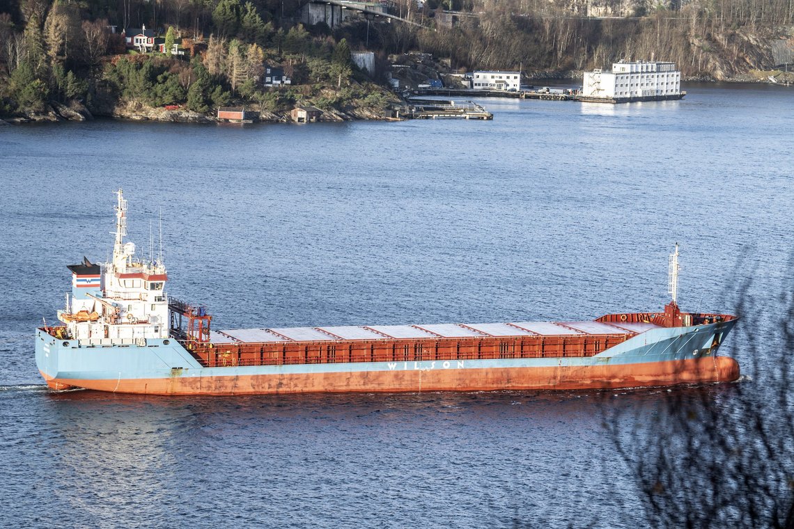 Lasteskipet «Wilson Parnu», et skip i flåten til det bergensbaserte Wilson-rederiet, som opererer 122 skip og har 1.500 ansatte. Ifølge en artikkel i DN i fjor høst er 80 prosent av dem russere. Foto: Marit Hommedal / NTB Lasteskipet «Wilson Parnu», et skip i flåten til det bergensbaserte Wilson-rederiet, som opererer 122 skip og har 1.500 ansatte. Ifølge en artikkel i DN i fjor høst er 80 prosent av dem russere. Foto: Marit Hommedal / NTB