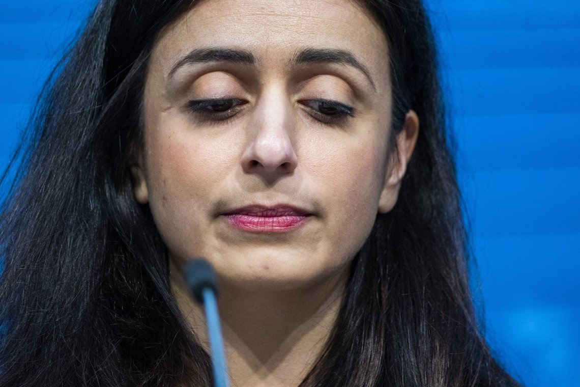 Hadia Tajik (Ap) er sykemeldt på ubestemt tid. Her fra pressekonferansem i Marmorhallen i Oslo 2. mars, der hun annonserte sin avgang fra regjeringen. Foto: Håkon Mosvold Larsen / NTB Hadia Tajik (Ap) er sykemeldt på ubestemt tid. Her fra pressekonferansem i Marmorhallen i Oslo 2. mars, der hun annonserte sin avgang fra regjeringen. Foto: Håkon Mosvold Larsen / NTB
