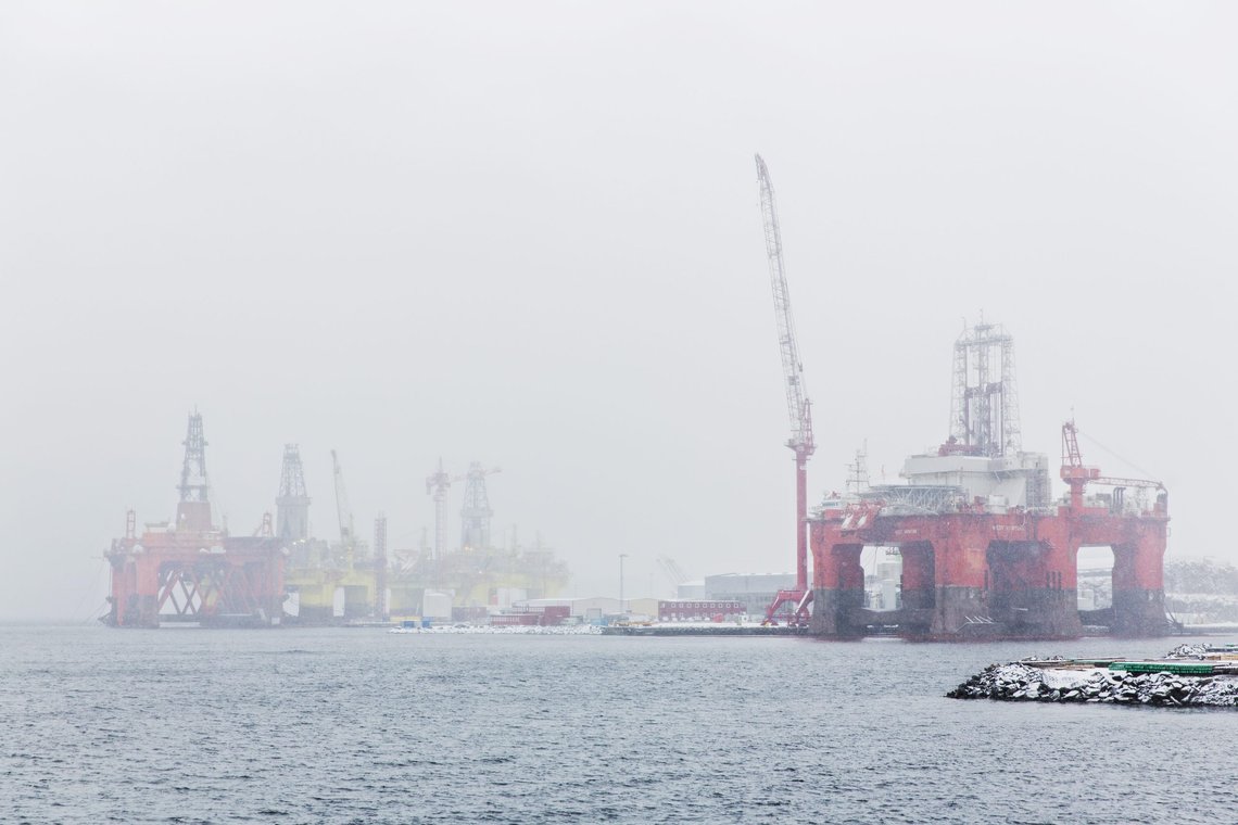 Rystad energi frykter global økonomisk resesjon innen utgangen av 2022 dersom oljeprisen stiger til over 240 dollar fatet i sommer som følge av vestlige sanksjoner mot Russland. Foto: Tore Meek / NTB Rystad energi frykter global økonomisk resesjon innen utgangen av 2022 dersom oljeprisen stiger til over 240 dollar fatet i sommer som følge av vestlige sanksjoner mot Russland. Foto: Tore Meek / NTB