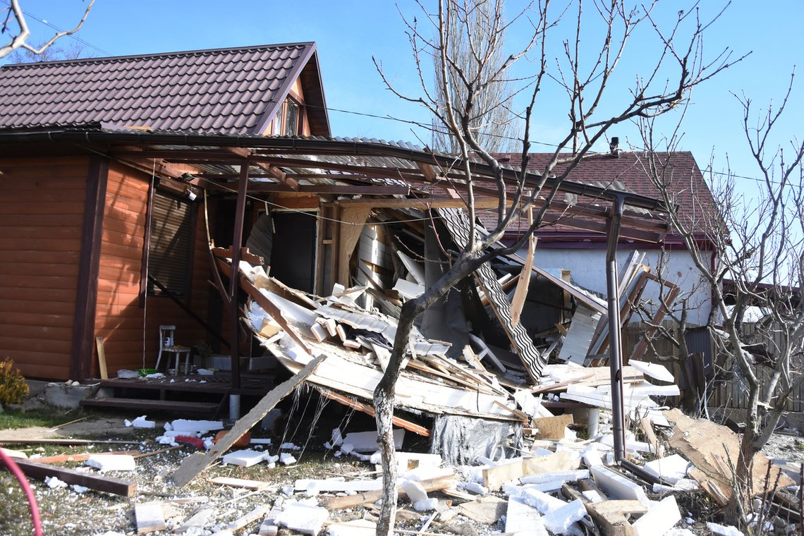 Et boligområde i Odesa ble truffet av granater mandag. Foto: Max Pshybyshevsky / AP Photo / NTB Et boligområde i Odesa ble truffet av granater mandag. Foto: Max Pshybyshevsky / AP Photo / NTB