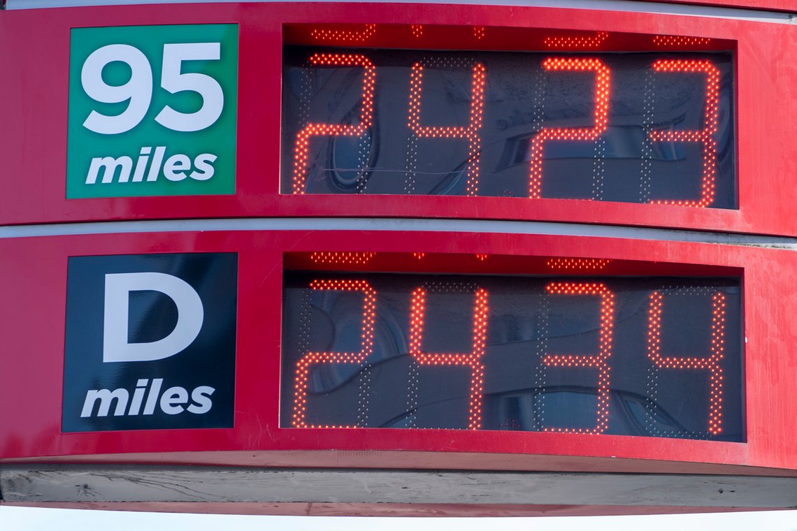 Pumpeprisen på drivstoff har steget til over 24 kroner per liter. Tirsdag ettermiddag var også diesel dyrere enn bensin. Foto: Terje Pedersen / NTBFoto: Vidar Ruud / NTB Pumpeprisen på drivstoff har steget til over 24 kroner per liter. Tirsdag ettermiddag var også diesel dyrere enn bensin. Foto: Terje Pedersen / NTBFoto: Vidar Ruud / NTB