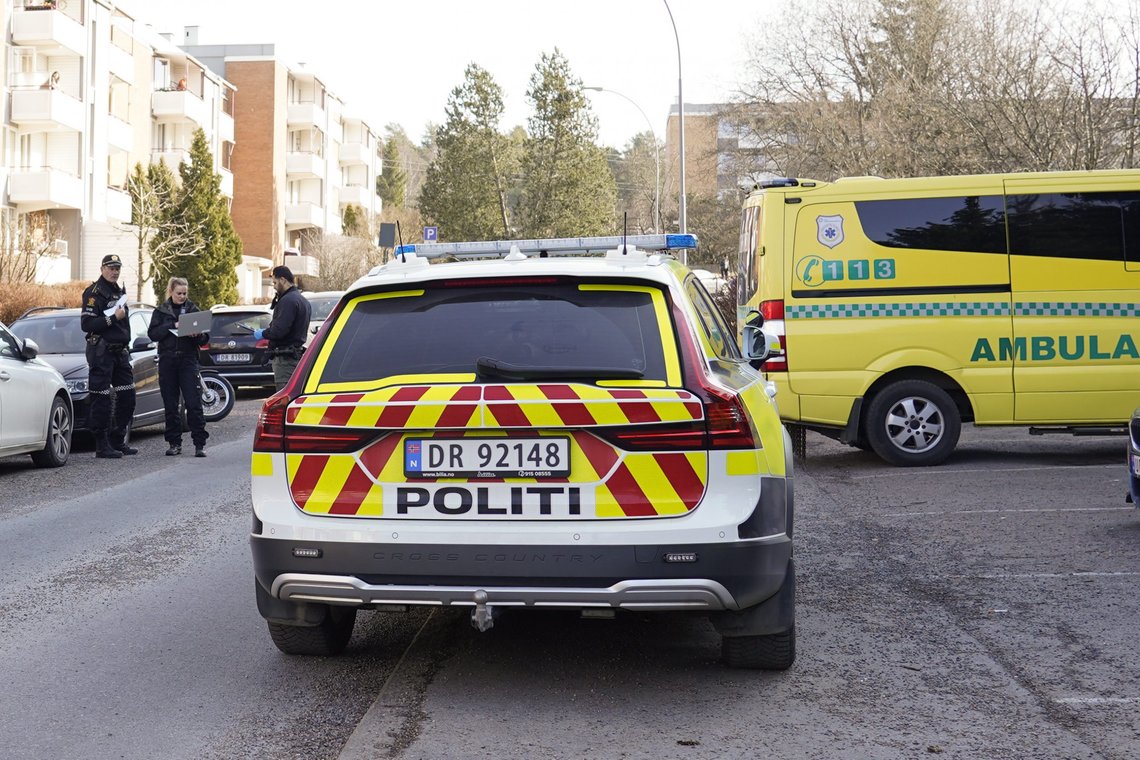 Politiet rykket ut til Manglerud i Oslo mandag etter at en kvinne ble funnet død. Kvinnens ektemann er siktet for drap. Foto: Håkon Mosvold Larsen / NTB Politiet rykket ut til Manglerud i Oslo mandag etter at en kvinne ble funnet død. Kvinnens ektemann er siktet for drap. Foto: Håkon Mosvold Larsen / NTB