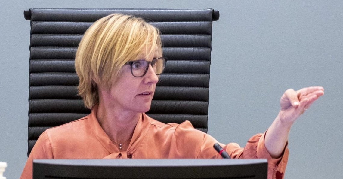 Tingrettsdommer Helen Engebrigtsen la ikke fingrene imellom da hun leverte en fire minutter lang tordentale til seks tiltalte tenåringer i Oslo tingrett tirsdag. Arkivfoto: Terje Pedersen / NTB. Tingrettsdommer Helen Engebrigtsen la ikke fingrene imellom da hun leverte en fire minutter lang tordentale til seks tiltalte tenåringer i Oslo tingrett tirsdag. Arkivfoto: Terje Pedersen / NTB.