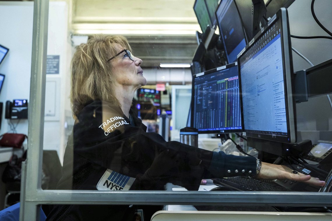 Børsene gikk opp og oljeprisene falt onsdag. Foto: Courtney Crow / New York Stock Exchange via AP / NTB Børsene gikk opp og oljeprisene falt onsdag. Foto: Courtney Crow / New York Stock Exchange via AP / NTB