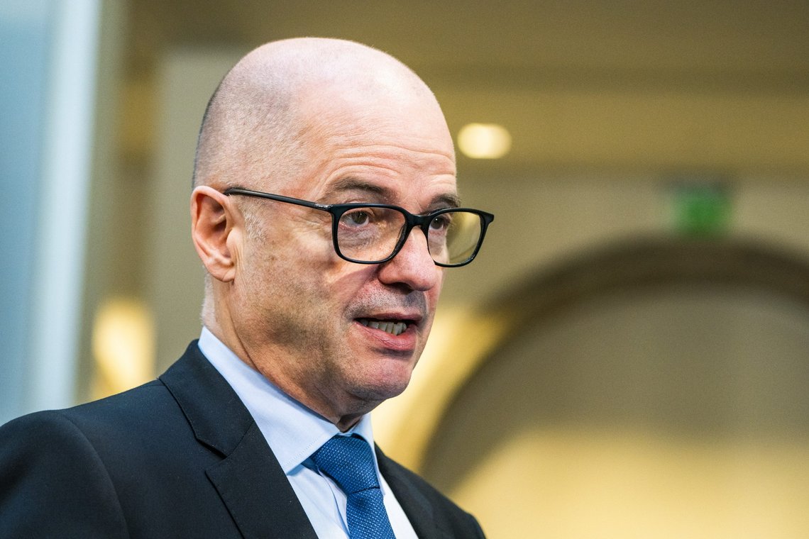 Forsvarsminister Odd Roger Enoksen (Sp) ser det som svært usannsynlig at forsvarsbudsjettet skal overstige 2 prosent av BNP i år. Foto: Håkon Mosvold Larsen / NTB Forsvarsminister Odd Roger Enoksen (Sp) ser det som svært usannsynlig at forsvarsbudsjettet skal overstige 2 prosent av BNP i år. Foto: Håkon Mosvold Larsen / NTB