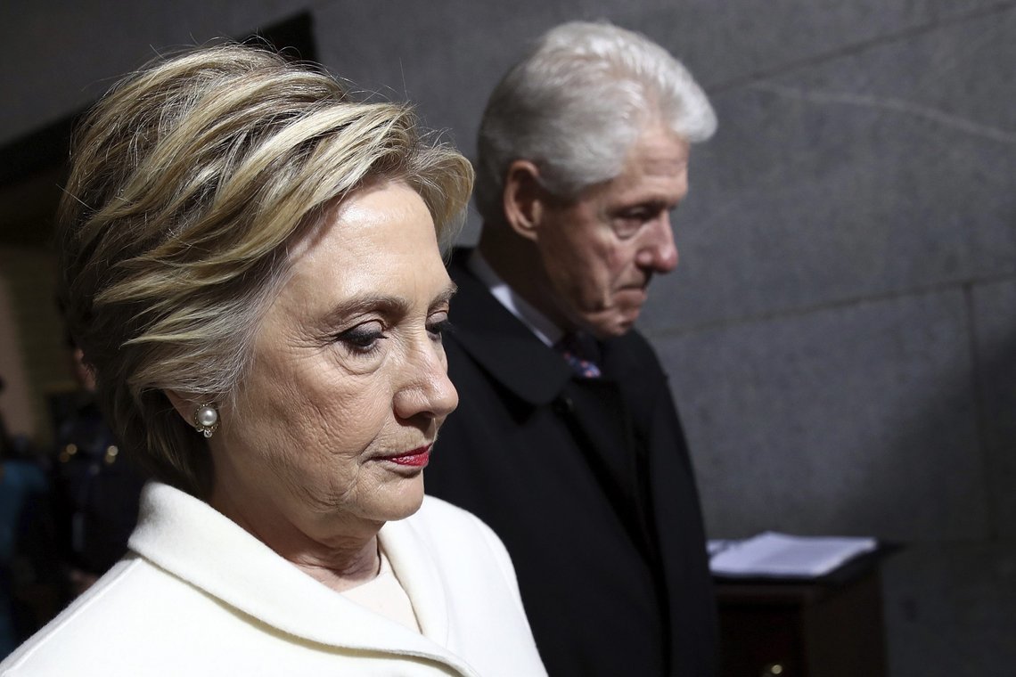 Bill Clinton har testet negativt, men også han må i karantene etterat kona Hillary fikk korona. Foto: Win McNamee/Pool Photo via AP/NTB Bill Clinton har testet negativt, men også han må i karantene etterat kona Hillary fikk korona. Foto: Win McNamee/Pool Photo via AP/NTB
