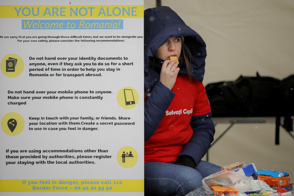 Dette skiltet møter ukrainske flyktninger ved grensen til Romania i Siret. Foto: Andreea Alexandru, AP / NTB. Dette skiltet møter ukrainske flyktninger ved grensen til Romania i Siret. Foto: Andreea Alexandru, AP / NTB.
