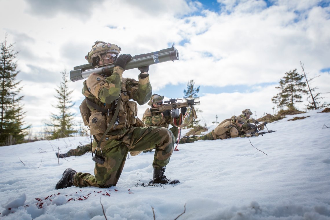 Soldater fra 2. bataljon under deres instrumenterte trening på Rena. Her med panservernvåpen av typen M72.
Foto: Anette Ask / Forsvaret / NTB Soldater fra 2. bataljon under deres instrumenterte trening på Rena. Her med panservernvåpen av typen M72.
Foto: Anette Ask / Forsvaret / NTB