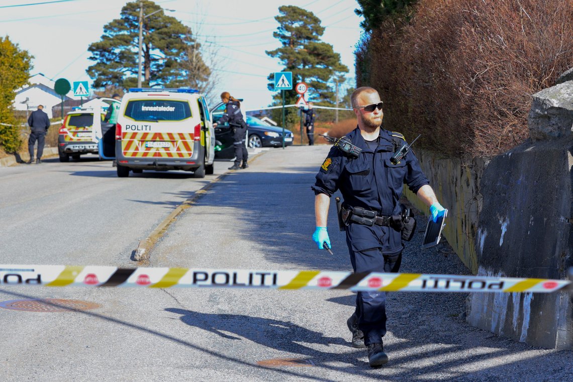 Politi på stedet etter meldingen om den alvorlige voldshendelsen i Søm i Kristiansand. Foto: Tor Erik Schrøder / NTB Politi på stedet etter meldingen om den alvorlige voldshendelsen i Søm i Kristiansand. Foto: Tor Erik Schrøder / NTB