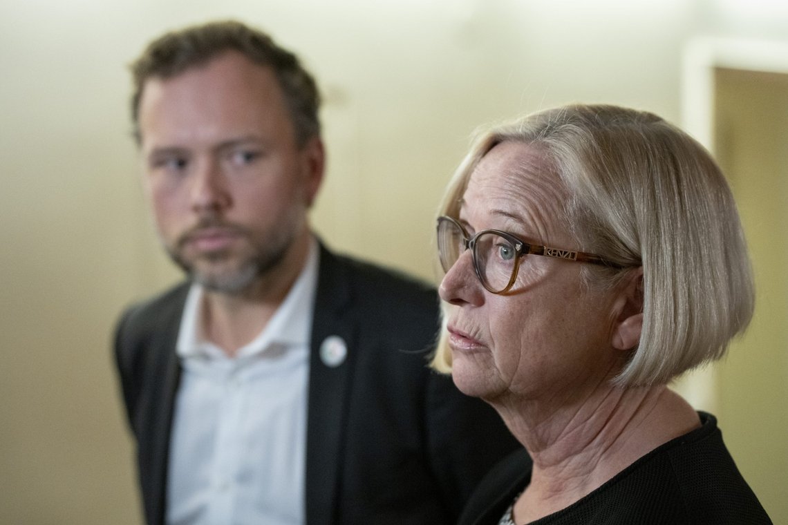 Oslo 20211123.
SV-leder Audun Lysbakken og parlamentarisk leder i Senterpartiet, Marit Arnstad etter budsjettforhandlinger mellom regjeringspartiene og SV på Stortinget tirsdag.
Foto: Fredrik Hagen / NTB Oslo 20211123.
SV-leder Audun Lysbakken og parlamentarisk leder i Senterpartiet, Marit Arnstad etter budsjettforhandlinger mellom regjeringspartiene og SV på Stortinget tirsdag.
Foto: Fredrik Hagen / NTB