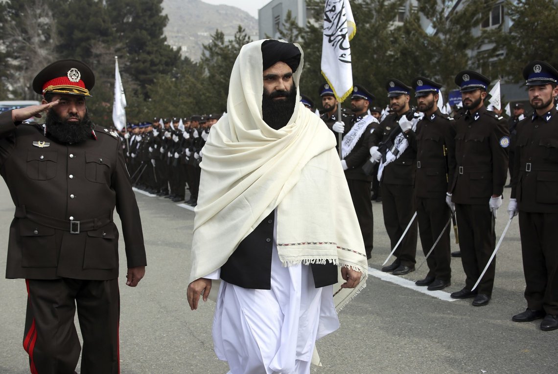 Talibans innenriksminister Sirajuddin Haqqani deltok lørdag på en uteksamineringsseremoni for ferdigutdannede politibetjenter i Kabul. Foto: AP / NTB Talibans innenriksminister Sirajuddin Haqqani deltok lørdag på en uteksamineringsseremoni for ferdigutdannede politibetjenter i Kabul. Foto: AP / NTB
