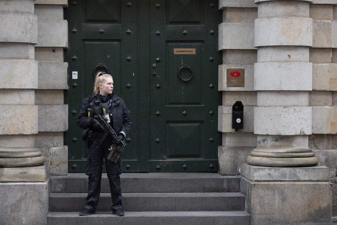 Væpnet politi foran foran Københavns Byrett. Illustrasjonsfoto: Thomas Sjørup / Ritzau Scanpix / NTB Væpnet politi foran foran Københavns Byrett. Illustrasjonsfoto: Thomas Sjørup / Ritzau Scanpix / NTB
