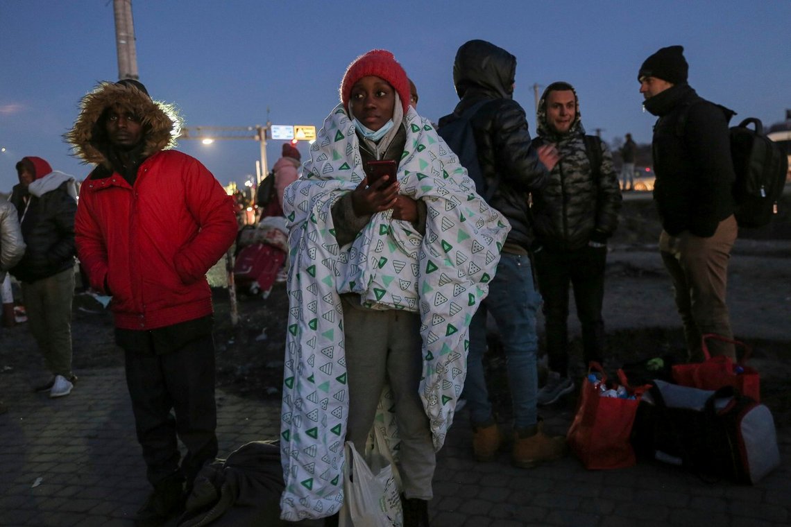 I et land med 44 millioner innbyggere er det noen som er mest opptatt av de afrikanske menneskene som bor i Ukraina. Foto: Visar Kryeziu / AP / NTB I et land med 44 millioner innbyggere er det noen som er mest opptatt av de afrikanske menneskene som bor i Ukraina. Foto: Visar Kryeziu / AP / NTB