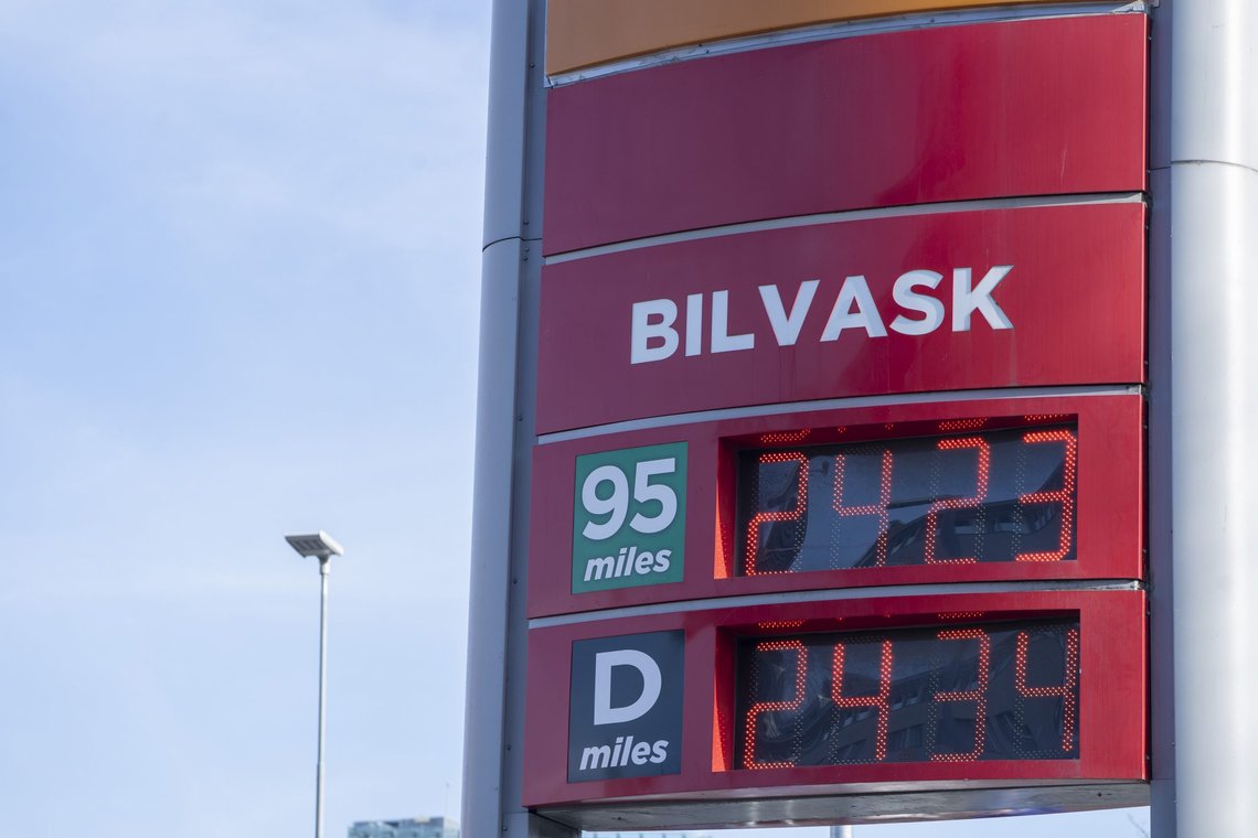 Oslo 20220308.
Pumpeprisen på drivstoff har steget til over 24 kr pr. liter i Oslo-området. Diesel er dyrere enn bensin.
Foto: Terje Pedersen / NTB Oslo 20220308.
Pumpeprisen på drivstoff har steget til over 24 kr pr. liter i Oslo-området. Diesel er dyrere enn bensin.
Foto: Terje Pedersen / NTB