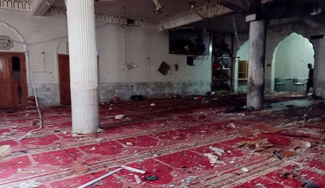 Overblik over bønnesalen etter bombeeksplosion i en moské under fredagsbønnen i Peshawar, Pakistan. Foto: Ukjent Overblik over bønnesalen etter bombeeksplosion i en moské under fredagsbønnen i Peshawar, Pakistan. Foto: Ukjent