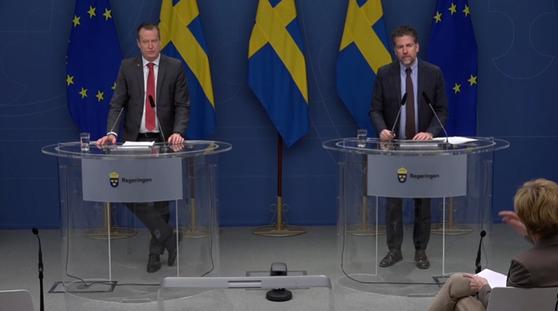 Sveriges integrerings- og migrasjonsminister Anders Ygeman og Mikael Ribbenvik, generaldirektør i Migrationsverket, under dagens pressekonferanse. Sveriges integrerings- og migrasjonsminister Anders Ygeman og Mikael Ribbenvik, generaldirektør i Migrationsverket, under dagens pressekonferanse.