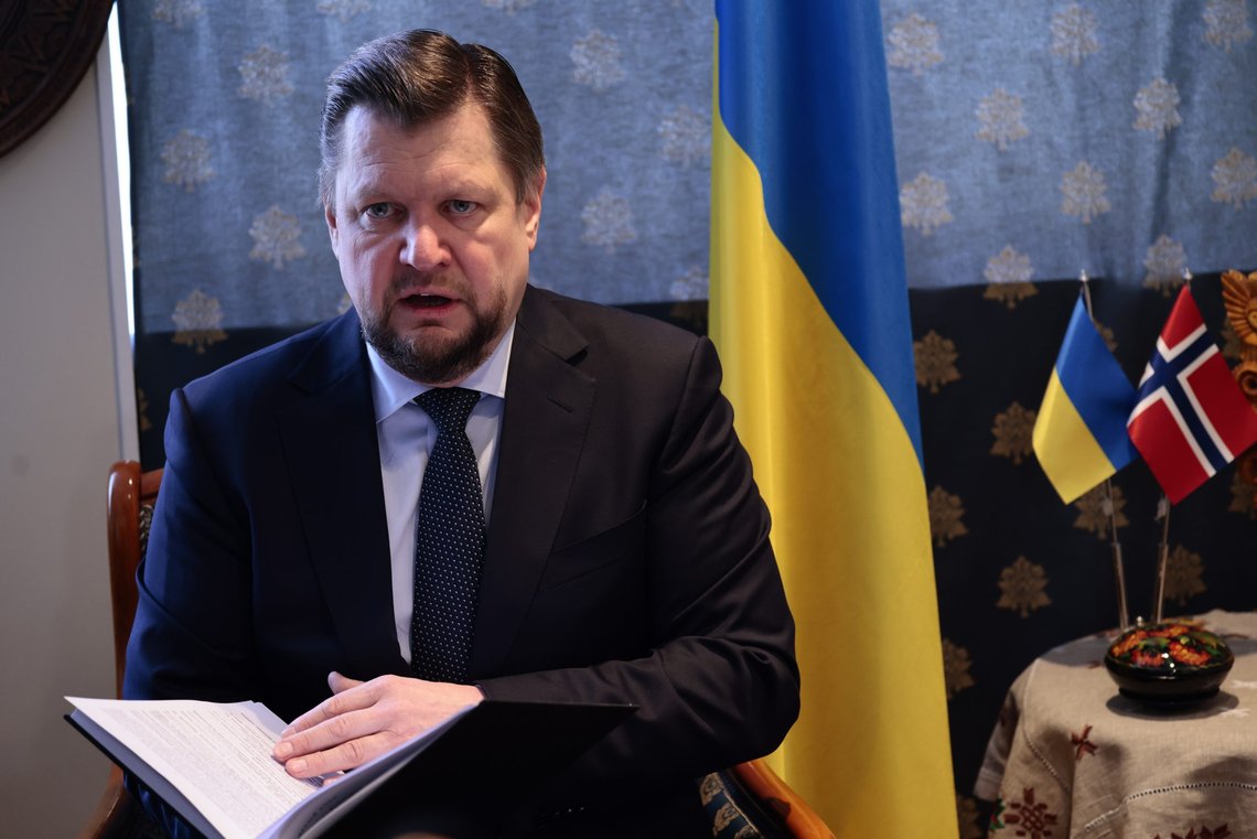 Oslo 20220308.
Den Ukrainske ambassadøren i Norge Vjatsjeslav Jatsuk med pressebrief om situasjon vedrørende Russlands aggresjon i Ukraina.
Foto: Geir Olsen / NTB Oslo 20220308.
Den Ukrainske ambassadøren i Norge Vjatsjeslav Jatsuk med pressebrief om situasjon vedrørende Russlands aggresjon i Ukraina.
Foto: Geir Olsen / NTB
