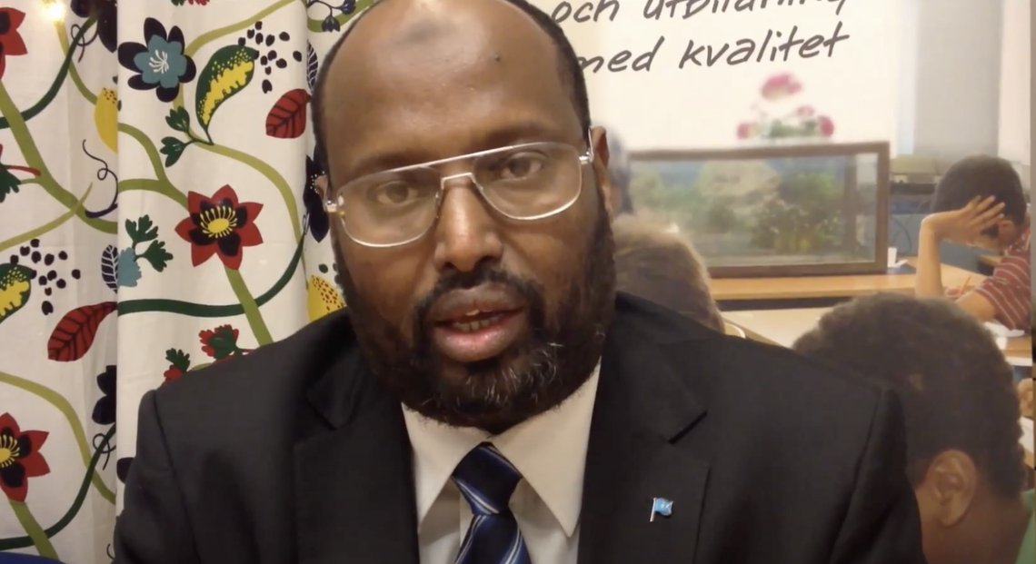 Abdirizak Waberi ble i dag dømt til fire og et halvt års fengsel og næringsforbud i syv år. Abdirizak Waberi ble i dag dømt til fire og et halvt års fengsel og næringsforbud i syv år.