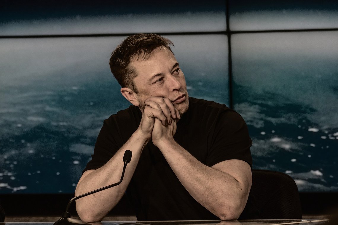Elon Musk er ikke fornøyd med Twitter - og han gjør noe med det. Foto: Daniel Oberhaus, Wikimedia Commons Elon Musk er ikke fornøyd med Twitter - og han gjør noe med det. Foto: Daniel Oberhaus, Wikimedia Commons