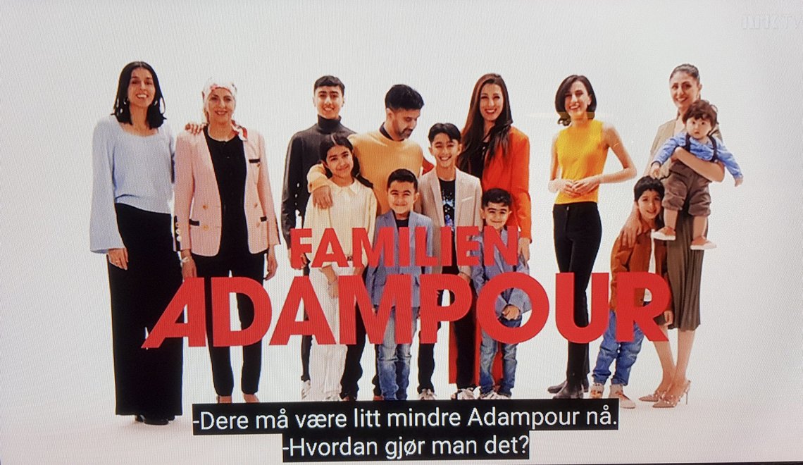 Siste innslag av NRK's utallige serier med islamnormaliserende islamaktivisme; Familien Adampour fra Iran, som er overklasse-muslimer i Oslo, og minst like religiøse til tross for sin moderne og shoppingvillige overflate. Radiakle Mina Adampour er mest kjent, hun som i et program for flere år siden flydet seg så veldig av tanken på at blå øyne og lyst hår ville forsvinne i Norge, som hun sa. Siste innslag av NRK's utallige serier med islamnormaliserende islamaktivisme; Familien Adampour fra Iran, som er overklasse-muslimer i Oslo, og minst like religiøse til tross for sin moderne og shoppingvillige overflate. Radiakle Mina Adampour er mest kjent, hun som i et program for flere år siden flydet seg så veldig av tanken på at blå øyne og lyst hår ville forsvinne i Norge, som hun sa.