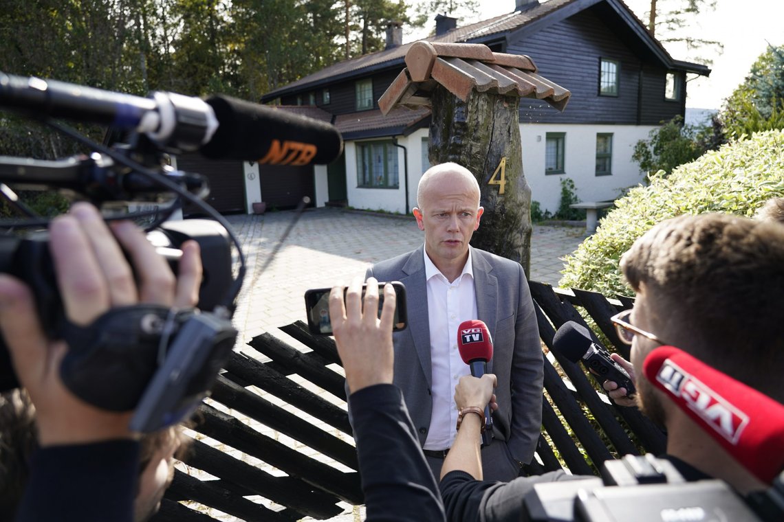 Tom Hagens forsvarer Svein Holden utenfor huset i Sloraveien. Foto: Gorm Kallestad, NTB. Tom Hagens forsvarer Svein Holden utenfor huset i Sloraveien. Foto: Gorm Kallestad, NTB.