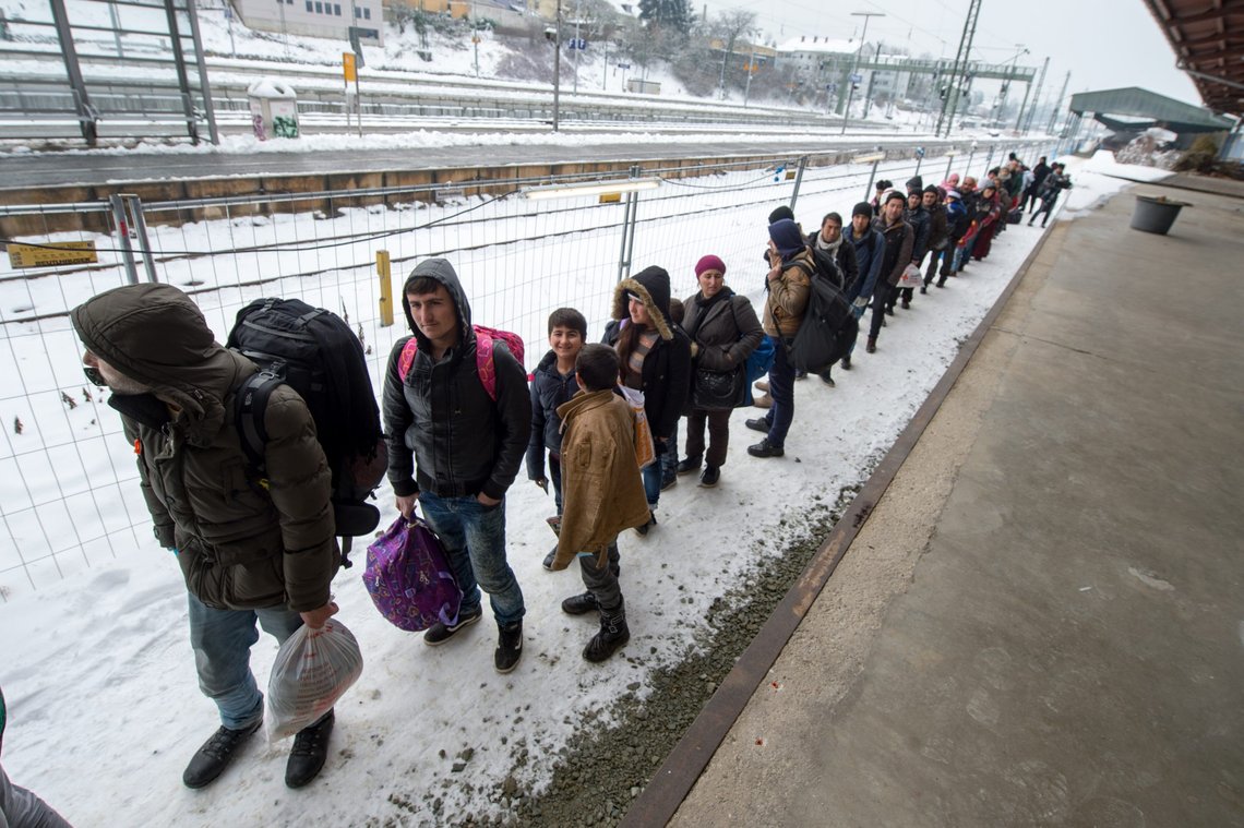 Migranter i Passau, på grensen til Østerrike. Foto: Armin Weigel / AP / NTB Migranter i Passau, på grensen til Østerrike. Foto: Armin Weigel / AP / NTB
