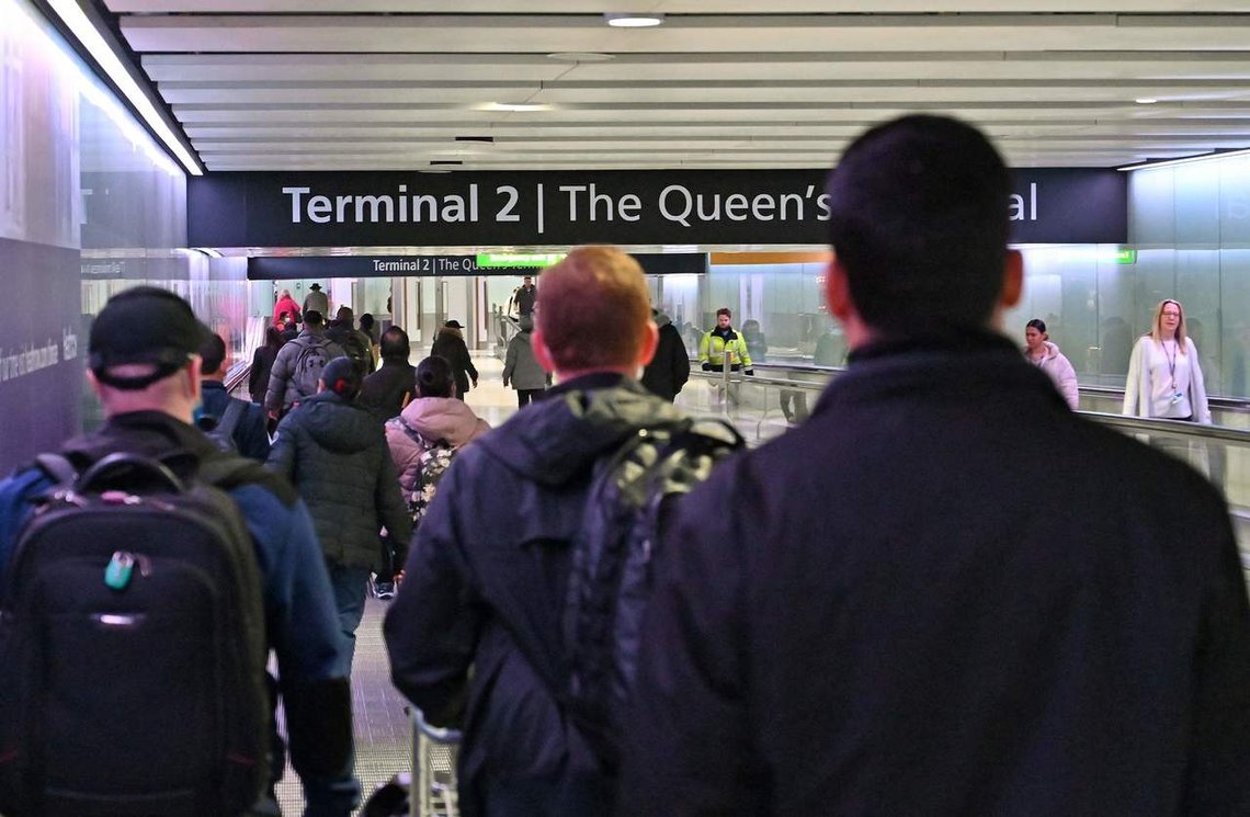Det er kaos på britiske flyplasser. Bildet er fra Heathrow 6. april. JUSTIN TALLIS/ AFP/ NTB Det er kaos på britiske flyplasser. Bildet er fra Heathrow 6. april. JUSTIN TALLIS/ AFP/ NTB