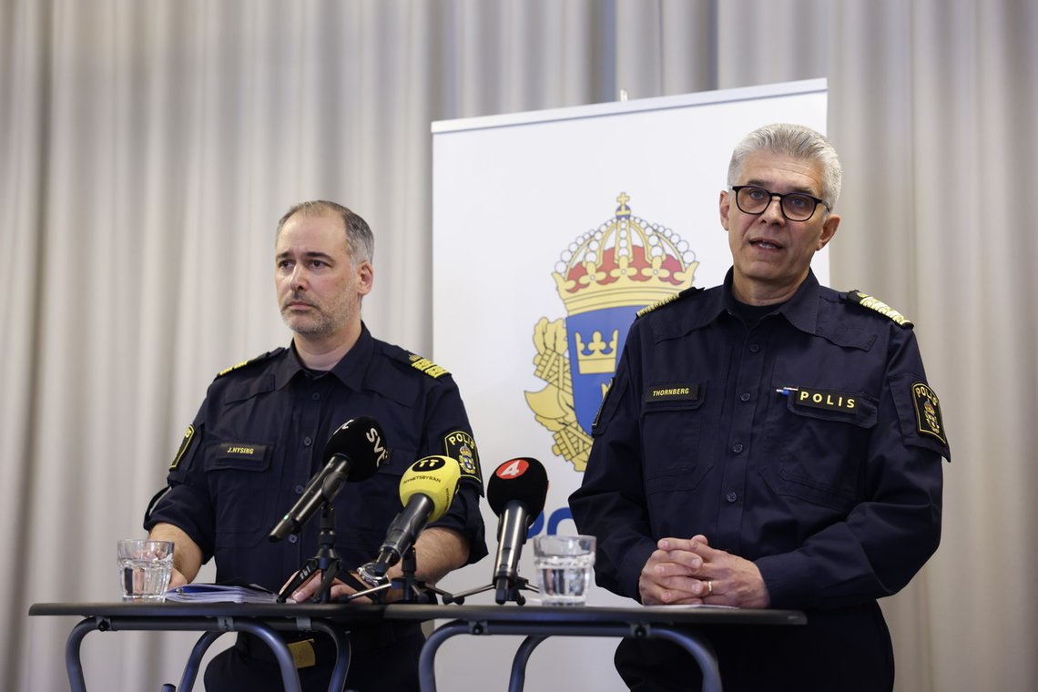 Rikspolitisjef Anders Thornberg holdt pressekonferanse 18. april om den alvorlige situasjonen i Sverige. I bakgrunnen Jonas Hysing, ansvarlig for særskilte hendelser. Foto: Fredrik Persson/TT / NTB Rikspolitisjef Anders Thornberg holdt pressekonferanse 18. april om den alvorlige situasjonen i Sverige. I bakgrunnen Jonas Hysing, ansvarlig for særskilte hendelser. Foto: Fredrik Persson/TT / NTB