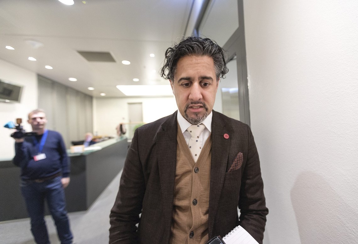 Oslo 20180116.
Medlem Abid Q Raja (V) under Stortingets utenriks- og forsvarskomité høring om Andøya og nedleggelse av Andøya flystasjon tirsdag.
Foto: Gorm Kallestad / NTB Oslo 20180116.
Medlem Abid Q Raja (V) under Stortingets utenriks- og forsvarskomité høring om Andøya og nedleggelse av Andøya flystasjon tirsdag.
Foto: Gorm Kallestad / NTB