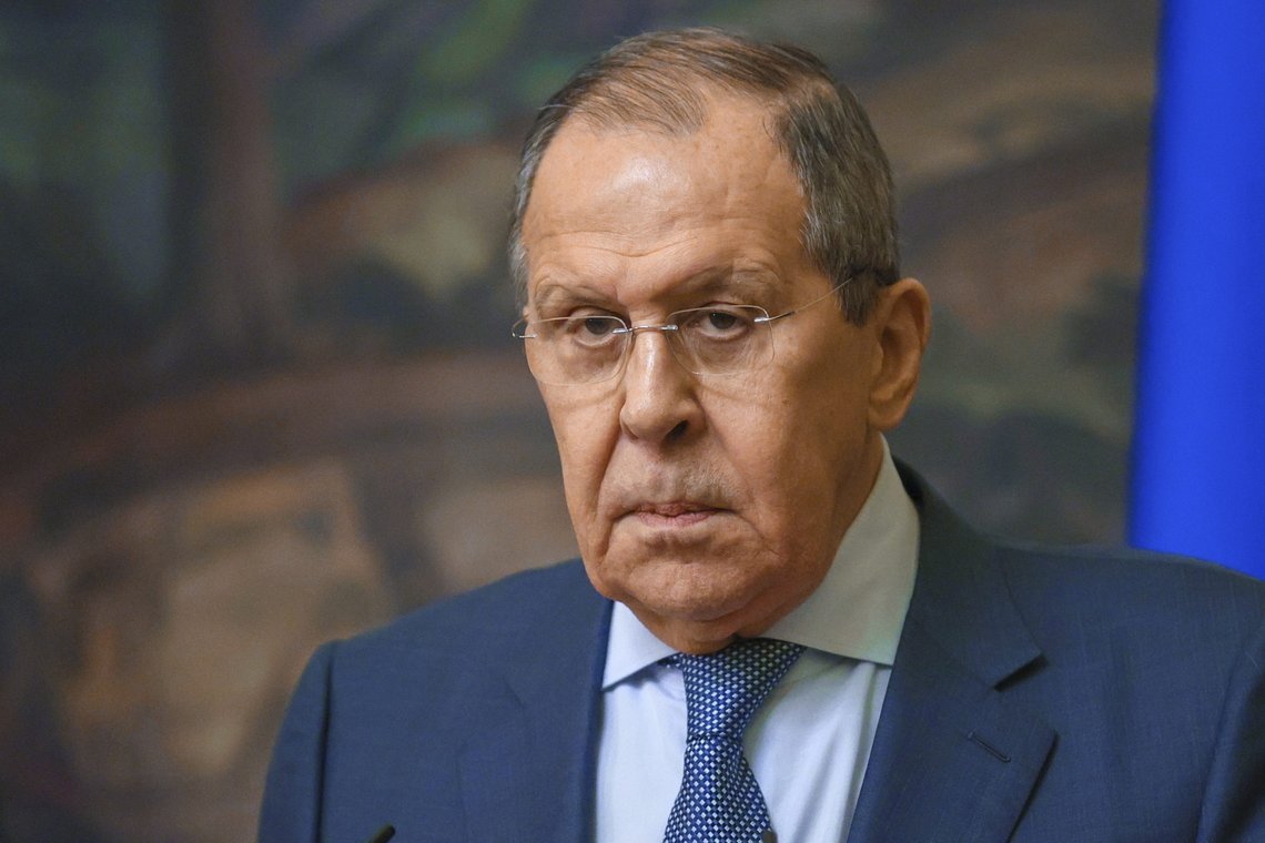 Russlands utenriksminister Sergej Lavrov sa mandag at fredssamtalene med Ukraina vil fortsette, men at han tror det er en reell fare for en tredje verdenskrig. Foto: Det russiske utenriksdepartementet via AP / NTB Russlands utenriksminister Sergej Lavrov sa mandag at fredssamtalene med Ukraina vil fortsette, men at han tror det er en reell fare for en tredje verdenskrig. Foto: Det russiske utenriksdepartementet via AP / NTB