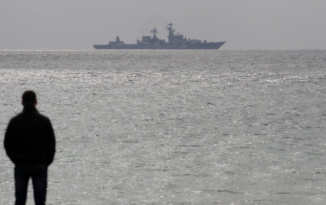 Arkivfoto av misilkrysseren Moskva, som var flaggskipet til den russiske svartehavsflåten. 13. april sank det. Arkivfoto: Darko Vojinovic / AP / NTB Arkivfoto av misilkrysseren Moskva, som var flaggskipet til den russiske svartehavsflåten. 13. april sank det. Arkivfoto: Darko Vojinovic / AP / NTB