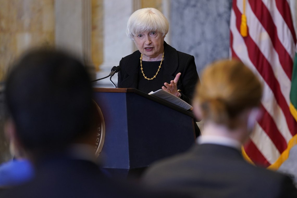 Finansminister Janet Yellen går inn for å kaste Russland ut av G20. Dette vekker motstand. Billedtekst: Treasury Secretary Janet Yellen speaks during a news conference at the Treasury Department in Washington, Thursday, April 21, 2022. (AP Photo/Susan Walsh) Finansminister Janet Yellen går inn for å kaste Russland ut av G20. Dette vekker motstand. Billedtekst: Treasury Secretary Janet Yellen speaks during a news conference at the Treasury Department in Washington, Thursday, April 21, 2022. (AP Photo/Susan Walsh)