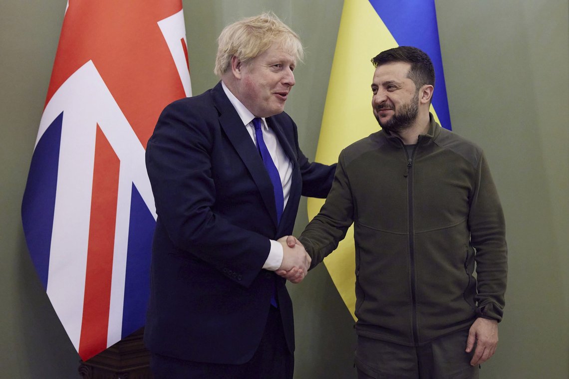 Ukrainas president Volodymyr Zelenskyj og Storbritannias statsminister Boris Johnson i Kyiv lørdag. Foto: Den ukrainske presidentens kontor, AP / NTB. Ukrainas president Volodymyr Zelenskyj og Storbritannias statsminister Boris Johnson i Kyiv lørdag. Foto: Den ukrainske presidentens kontor, AP / NTB.
