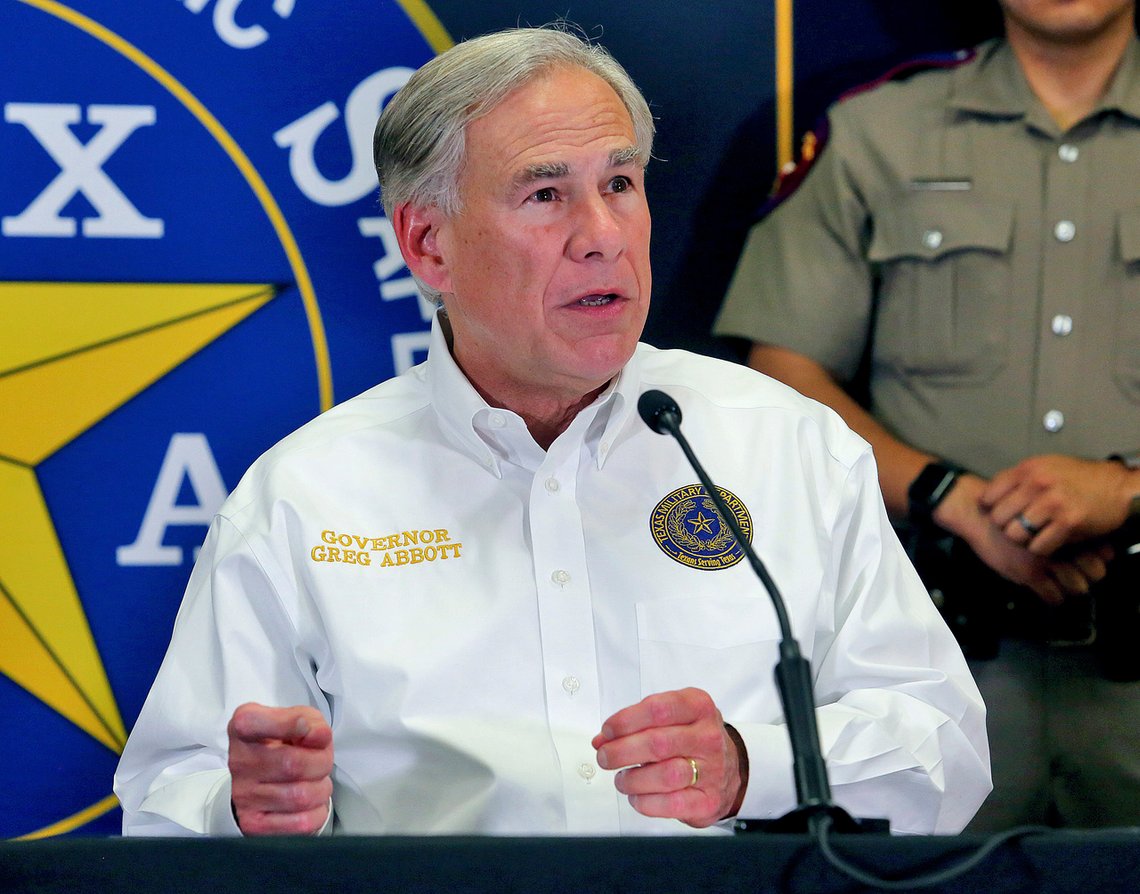 Texas-guvernør Greg Abbott skal sende migranter med buss til hovedstaden. Hvis den planen mislykkes vil han kanskje sende migrantene til Bidens hjemstat. Foto: Joel Martinez/ The Monitor/ AP/ NTB Texas-guvernør Greg Abbott skal sende migranter med buss til hovedstaden. Hvis den planen mislykkes vil han kanskje sende migrantene til Bidens hjemstat. Foto: Joel Martinez/ The Monitor/ AP/ NTB