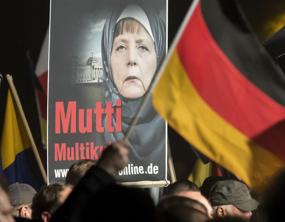 Angela Merkel som åpnet slusene i 2015, drev ikke valgkamp for masseimmigrasjon. Foto: Jens Meyer / AP / NTB Angela Merkel som åpnet slusene i 2015, drev ikke valgkamp for masseimmigrasjon. Foto: Jens Meyer / AP / NTB