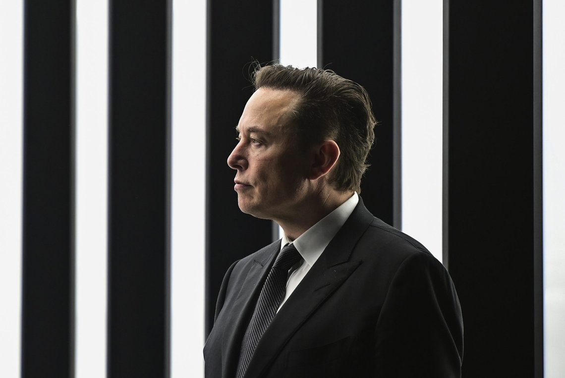 Elon Musk vil bruke over 375 milliarder kroner på å skaffe seg full kontroll over Twitter, men flere store aksjonærer avviser budet hans, og Twitter har utformet en plan som slår tilbake mot oppkjøpsplanene. Arkivfoto: Patrick Pleul / AP / NTB Elon Musk vil bruke over 375 milliarder kroner på å skaffe seg full kontroll over Twitter, men flere store aksjonærer avviser budet hans, og Twitter har utformet en plan som slår tilbake mot oppkjøpsplanene. Arkivfoto: Patrick Pleul / AP / NTB