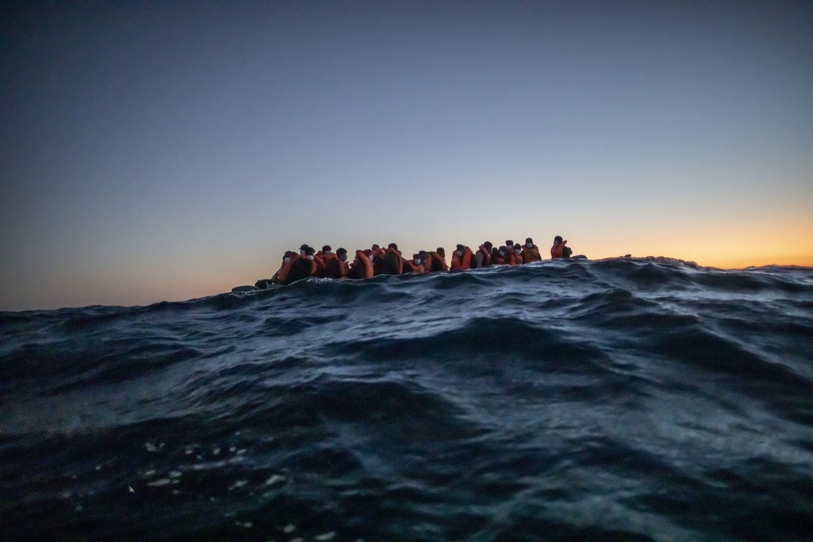 Disse migrantene ble plukket opp av den spanske NGO'en Open Arms ifjor. Foto: Bruno Thevenin / AP / NTB Disse migrantene ble plukket opp av den spanske NGO'en Open Arms ifjor. Foto: Bruno Thevenin / AP / NTB