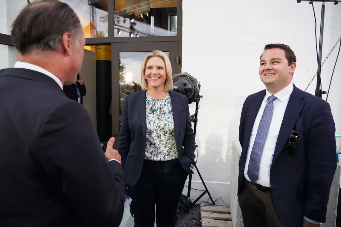 Arendal 20210816.
Leder i Fremskrittspartiet Sylvi Listhaug og rådgiver Espen Teigen før NRKs direktesendte partilederdebatt i Arendal mandag kveld.
Foto: Ole Berg-Rusten / NTB Arendal 20210816.
Leder i Fremskrittspartiet Sylvi Listhaug og rådgiver Espen Teigen før NRKs direktesendte partilederdebatt i Arendal mandag kveld.
Foto: Ole Berg-Rusten / NTB