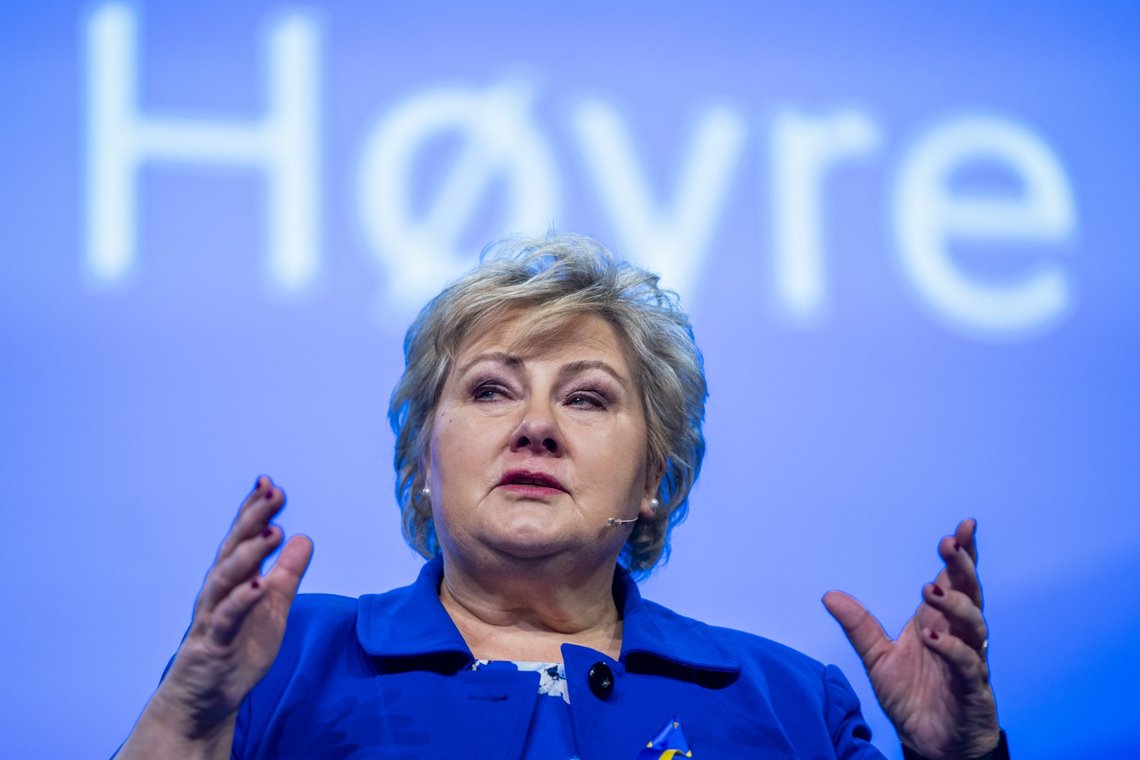 Høyre-leder Erna Solberg mener regjeringen må gjøre omdisponeringer for å finansiere Ukraina-krisepakken på 14,4 milliarder kroner. Foto: Terje Pedersen / NTB Høyre-leder Erna Solberg mener regjeringen må gjøre omdisponeringer for å finansiere Ukraina-krisepakken på 14,4 milliarder kroner. Foto: Terje Pedersen / NTB