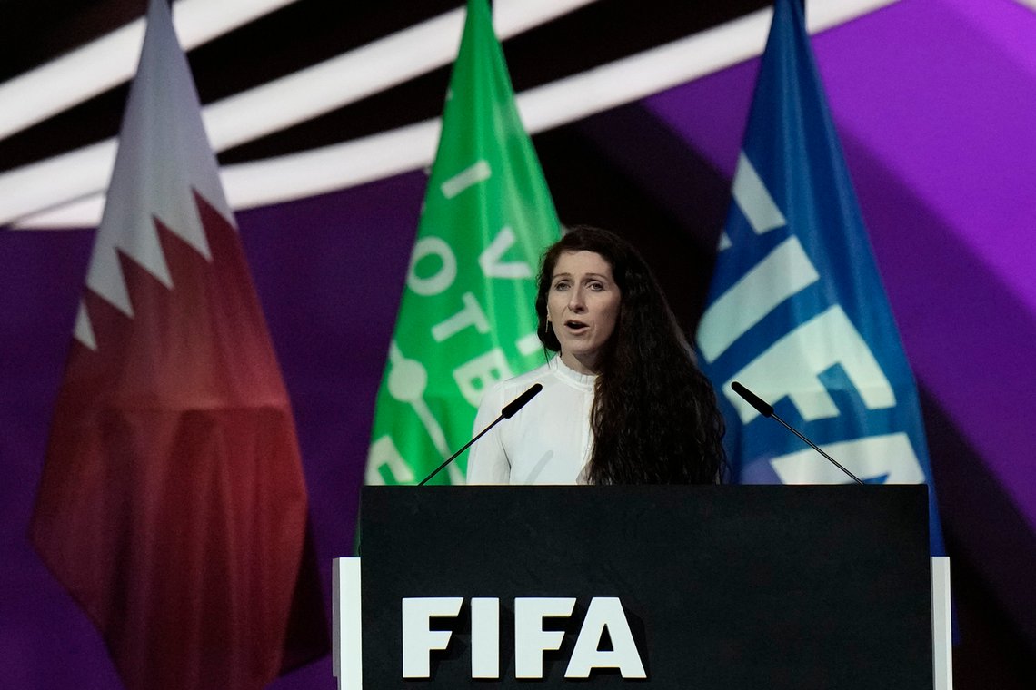 Lise Klaveness er sjef i NFF, og ble hyllet etter sin tale i Doha 31. mars i år. Foto: AP/ Hassan Ammar/ NTB Lise Klaveness er sjef i NFF, og ble hyllet etter sin tale i Doha 31. mars i år. Foto: AP/ Hassan Ammar/ NTB