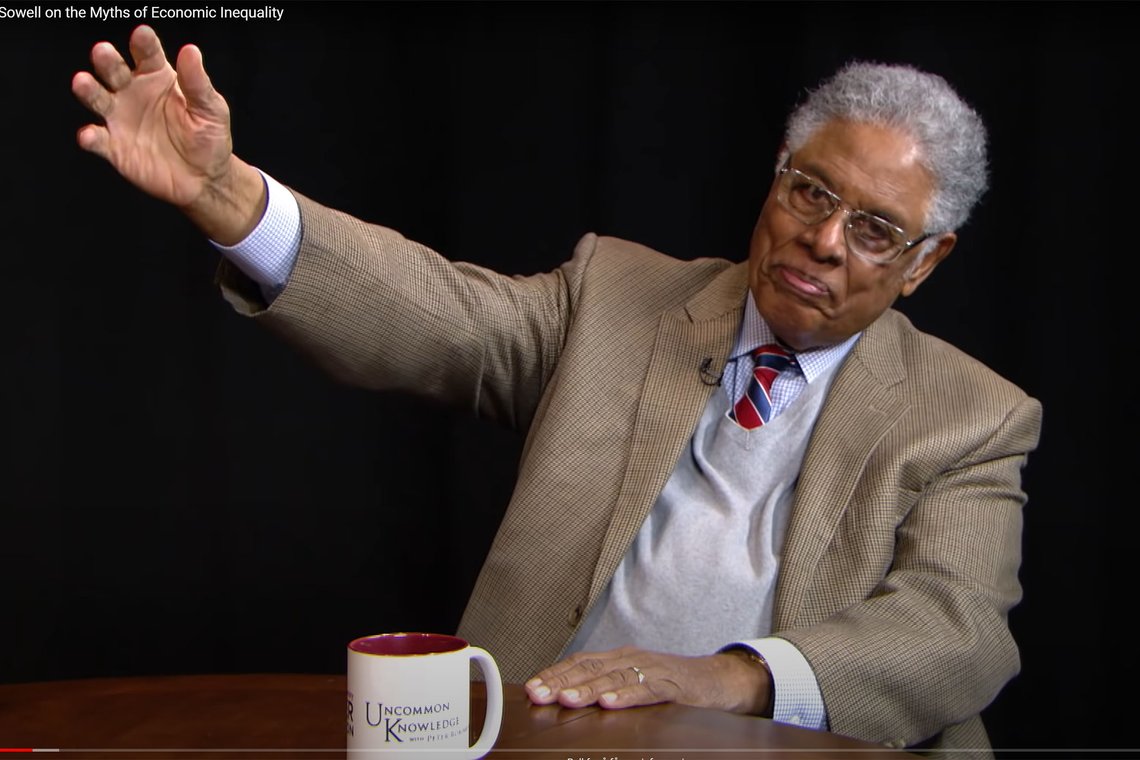 Thomas Sowell er en av vår tids store tenkere, men han blir forbigått i stillhet av korrekthetsindustrien. Skjermdump fra Youtube: Thomas Sowell on the Myths of Economic Inequality Thomas Sowell er en av vår tids store tenkere, men han blir forbigått i stillhet av korrekthetsindustrien. Skjermdump fra Youtube: Thomas Sowell on the Myths of Economic Inequality