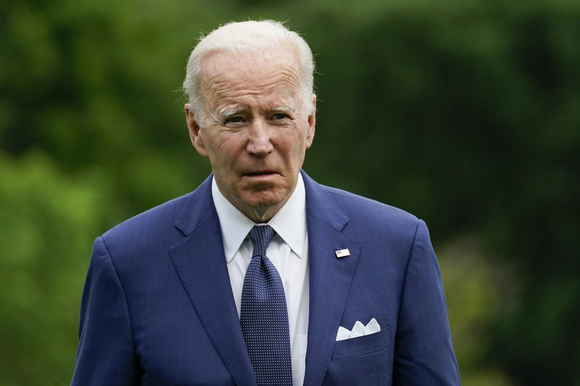 Det viser seg at også den sittende presidenten, Joe Biden, hadde klassifiserte dokumenter på sitt kontor mens han var en privatperson. Foto: AP/Manuel Balce Ceneta Det viser seg at også den sittende presidenten, Joe Biden, hadde klassifiserte dokumenter på sitt kontor mens han var en privatperson. Foto: AP/Manuel Balce Ceneta