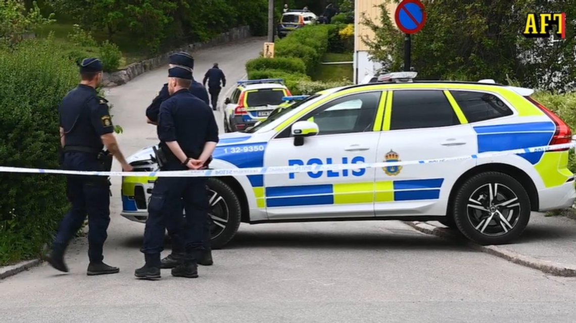 En kvinne og hennes fem år gamle sønn ble myrdet i hjemmet sitt sør for Stockholm.
Foto: Skjermdump video/Aftonbladet En kvinne og hennes fem år gamle sønn ble myrdet i hjemmet sitt sør for Stockholm.
Foto: Skjermdump video/Aftonbladet